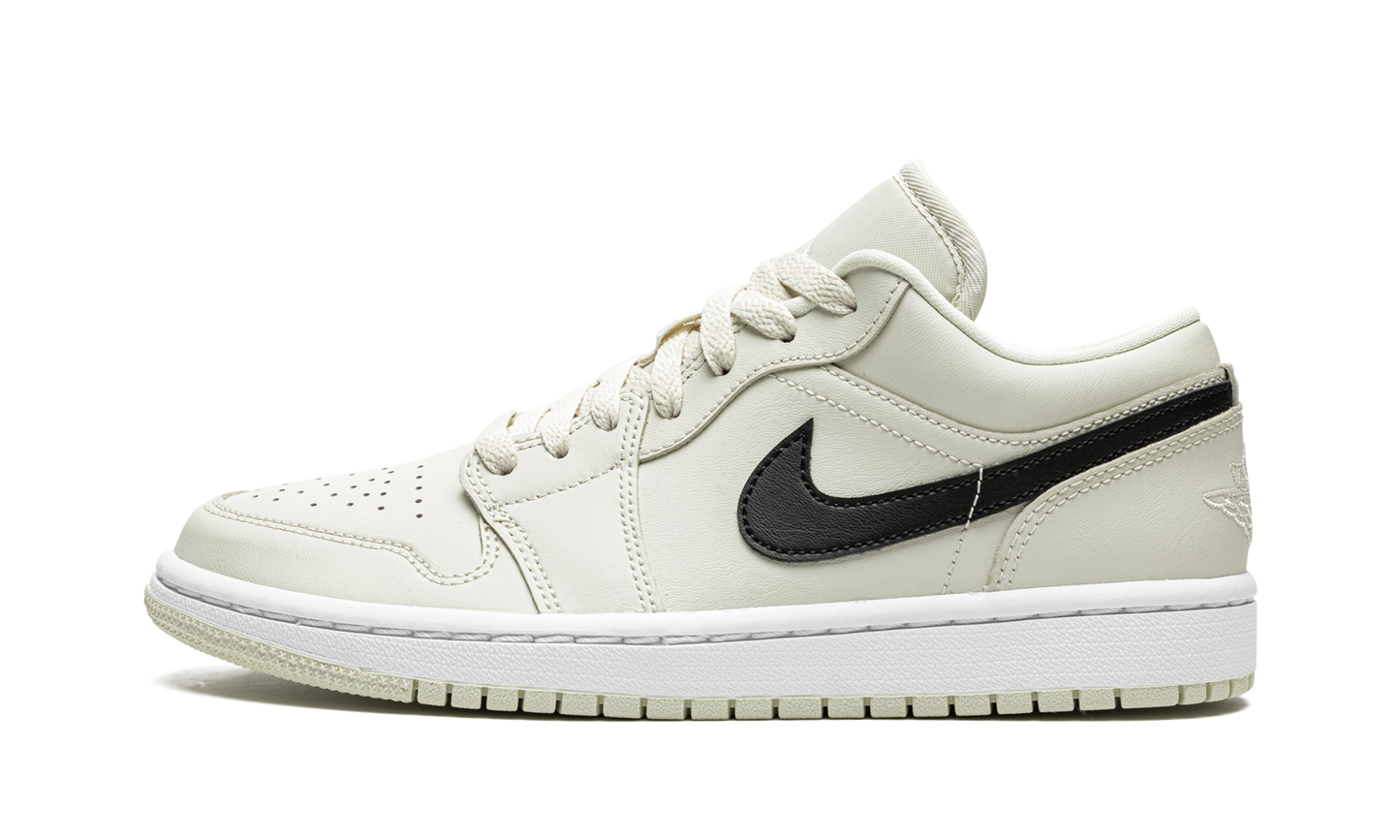 AIR JORDAN 1 LO WMNS "Coconut Milk" DC0774 121