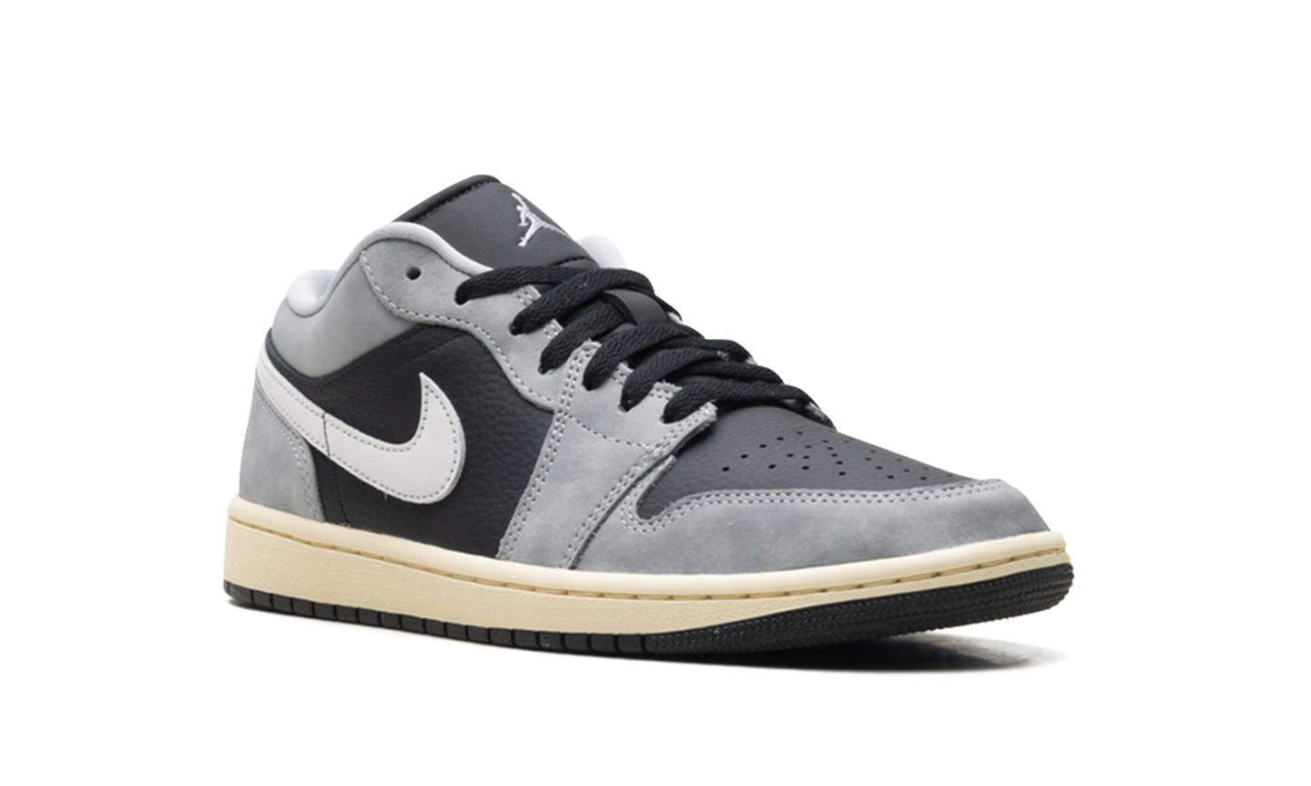 Air Jordan 1 Low SE "Light Smoke Grey" HQ2010 012
