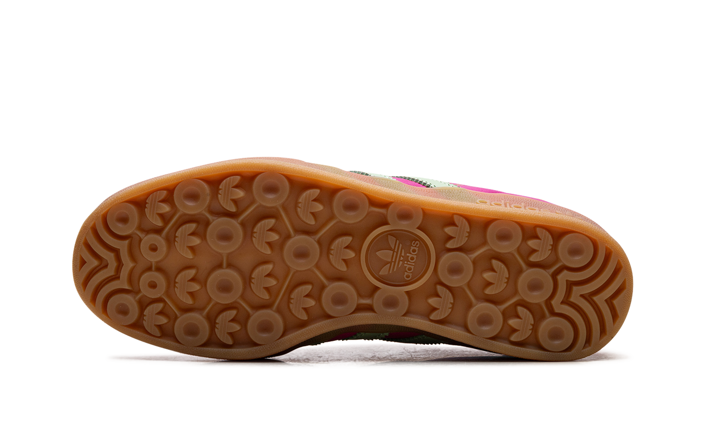 Gazelle Indoor WMNS "Semi Lucid Fuchsia"