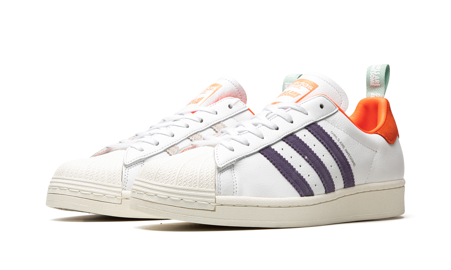 Superstar "Girls Are Awesome"