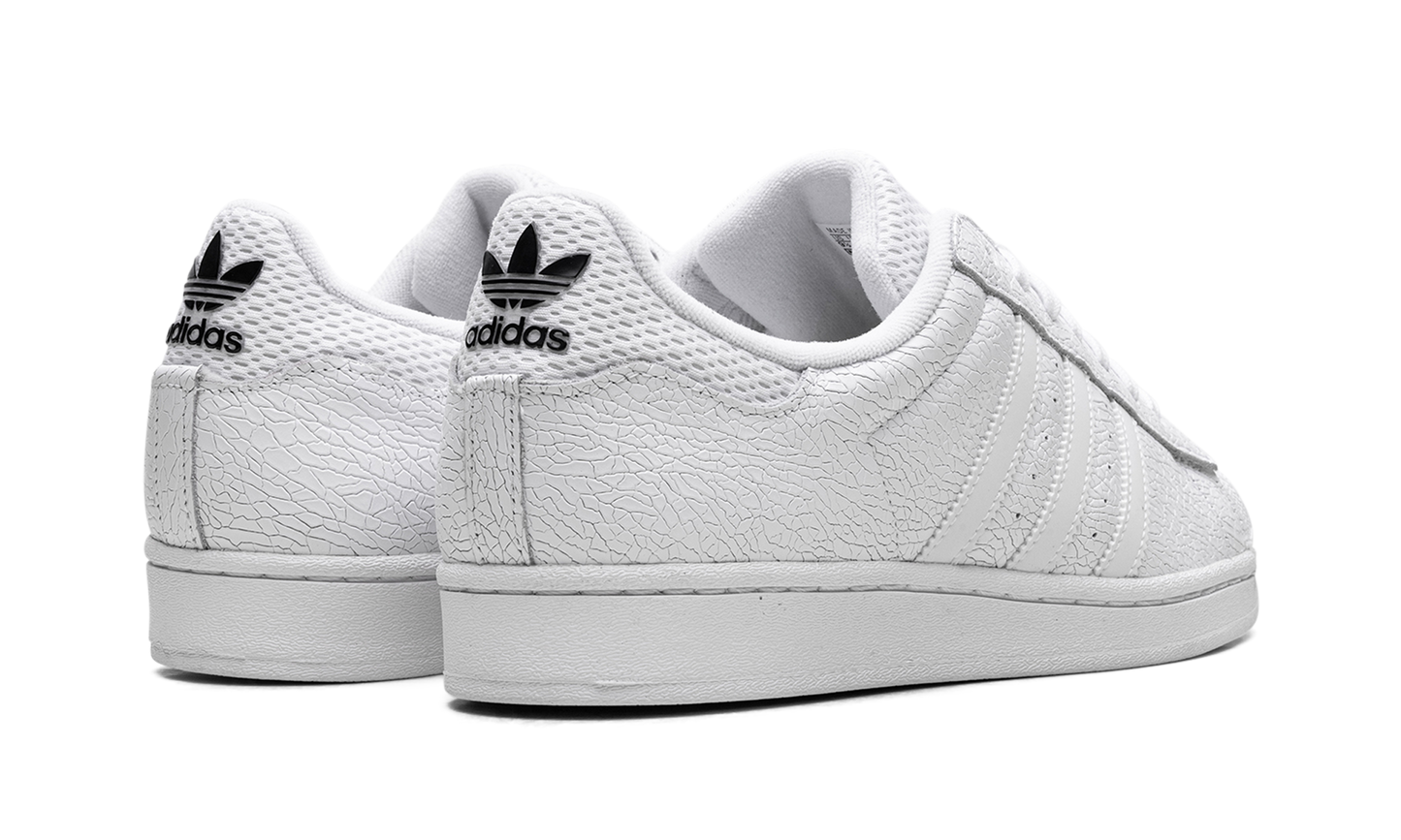 Superstar ADV Vitoria "Cloud White Core Black"