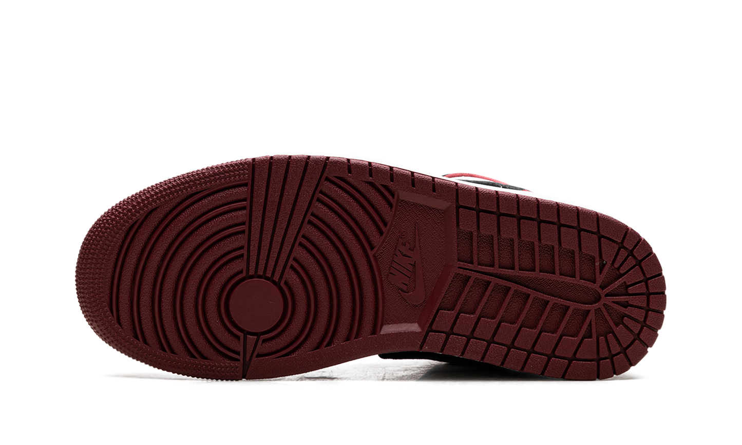 Jordan 1 Low SE WMNS "Velvet Black Toe" FZ3242 001