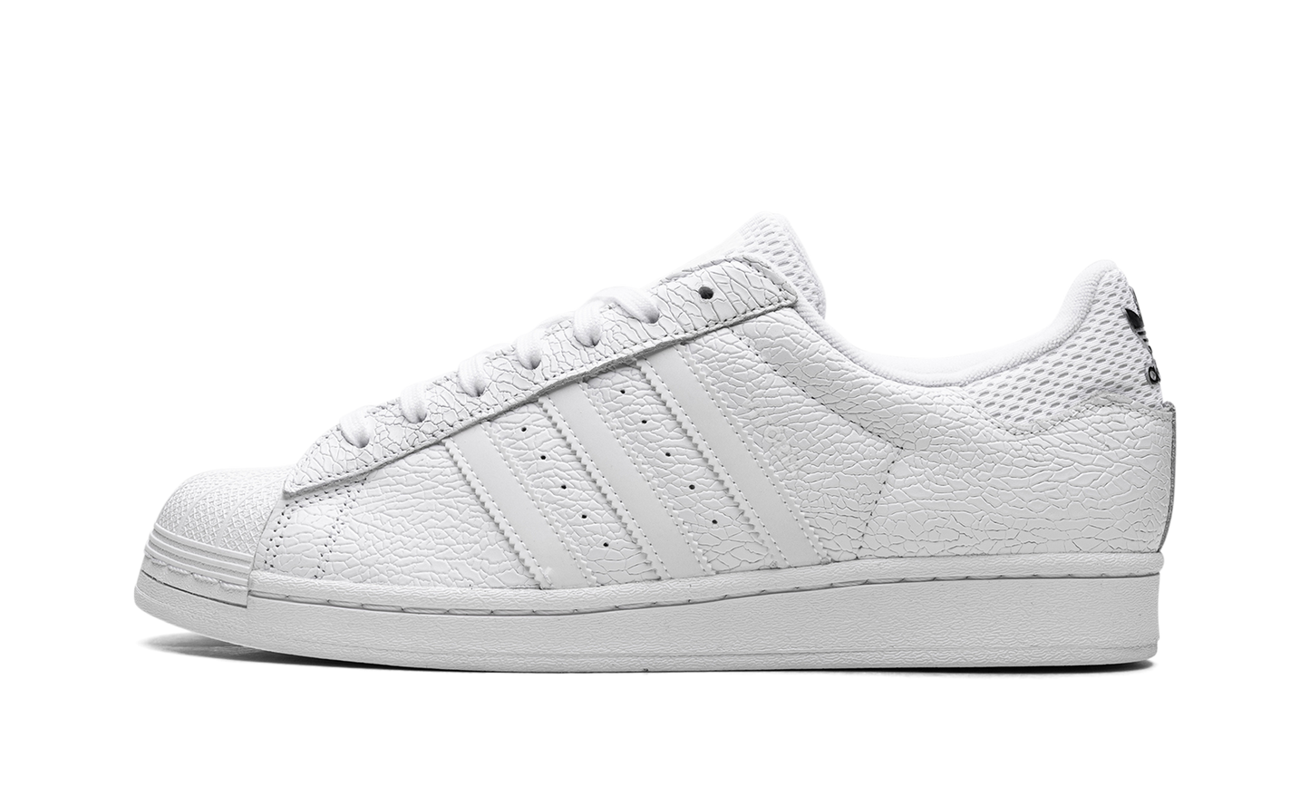 Superstar ADV Vitoria "Cloud White Core Black"