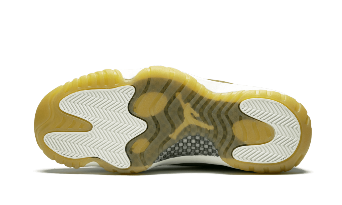 AIR JORDAN 11 RETRO WMNS "Neutral Olive" AR0715 200