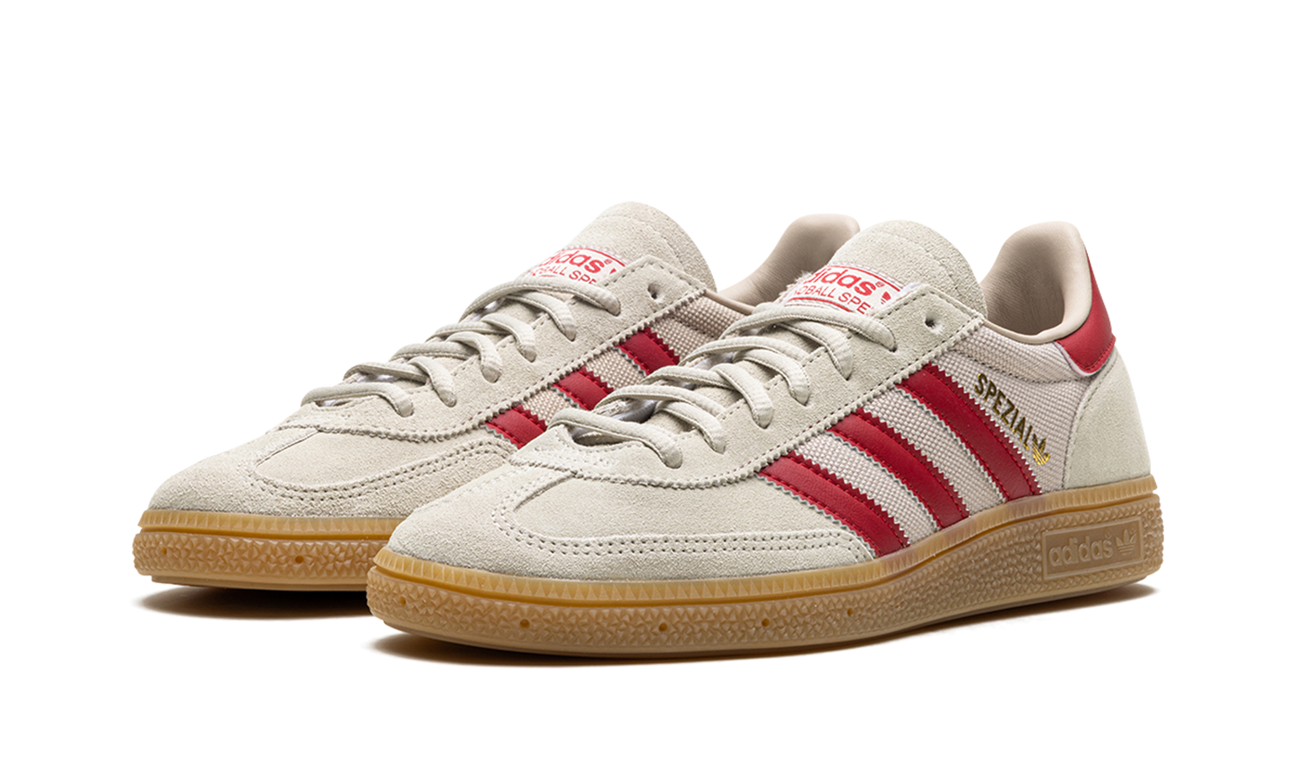 Handball Spezial "Putty Grey Team Victory Red Wonder Beige"