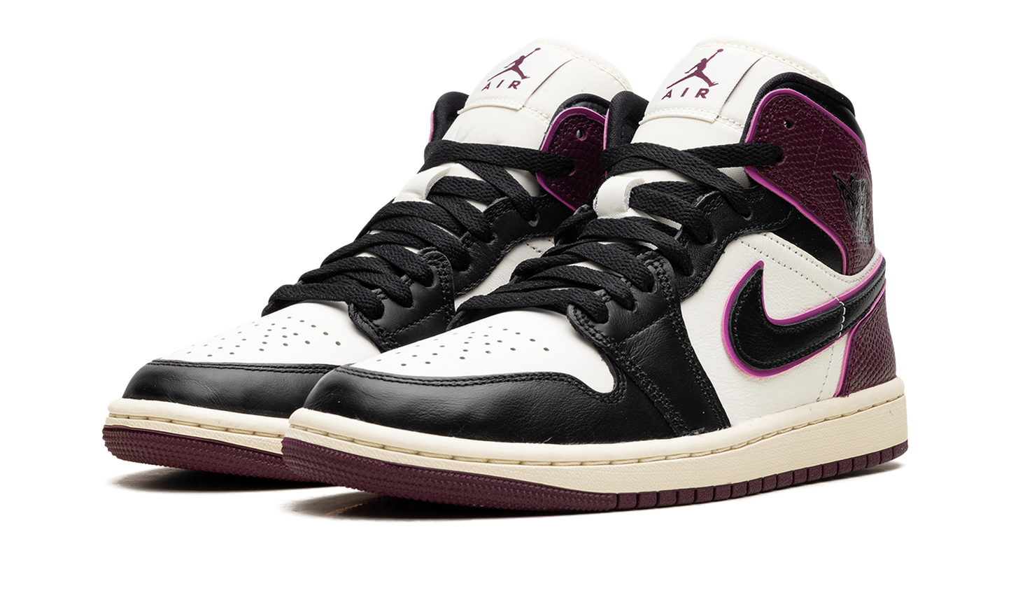Air Jordan 1 "Bordeaux" FQ7818 101