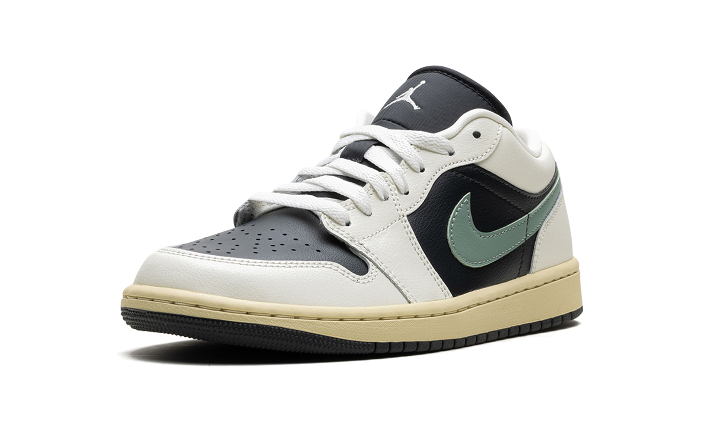 Air Jordan 1 Low WMNS "Jade Smoke" DC0774 001