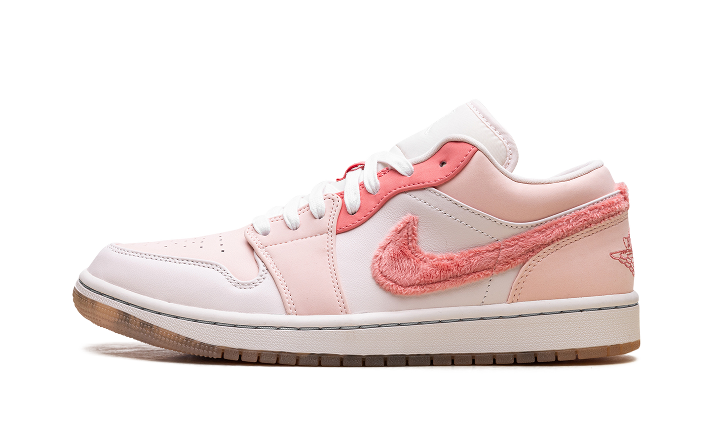Jordan 1 Low SE WMNS "Mighty Swooshers Pink" DM5443 666