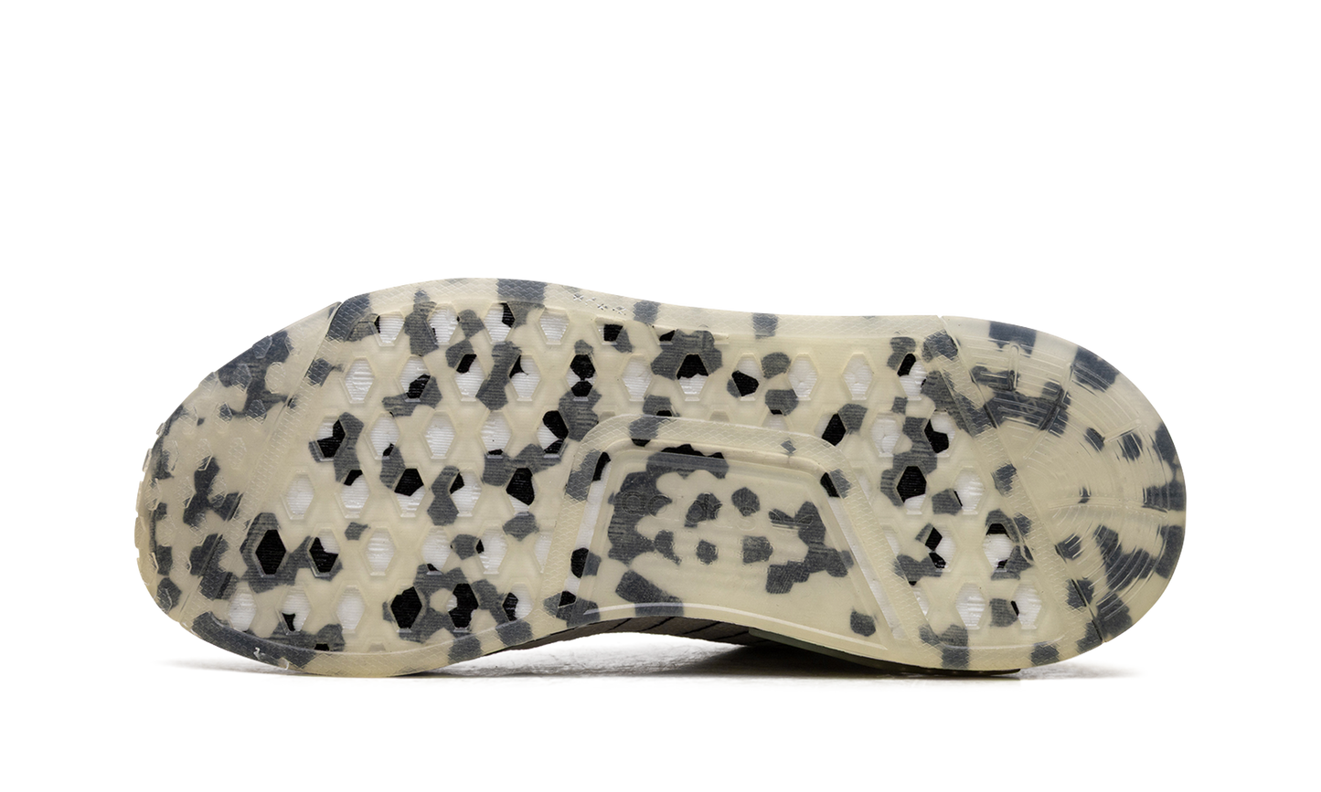 NMD R1 WMNS "Active Purple Spotted"