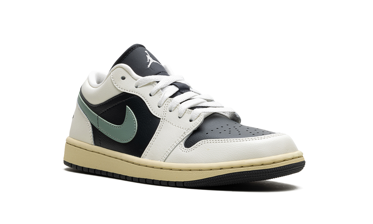 Air Jordan 1 Low WMNS "Jade Smoke" DC0774 001