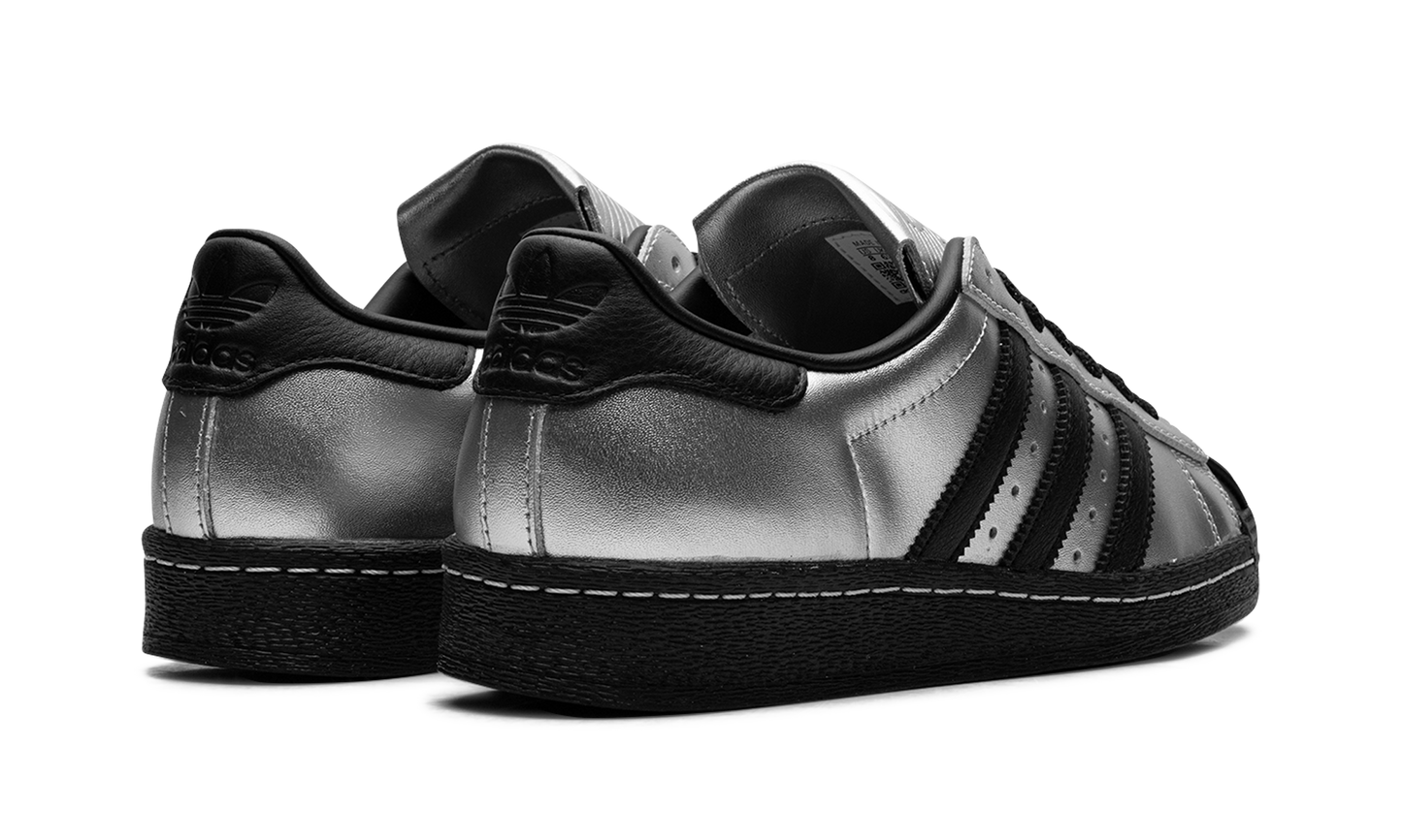 Superstar 82 WMNS "Metallic Silver Black"