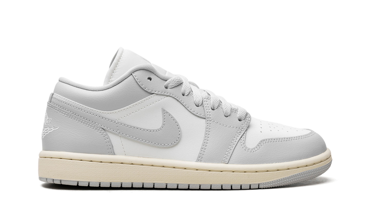 Air Jordan 1 WMNS "Light Grey" DC0774 103