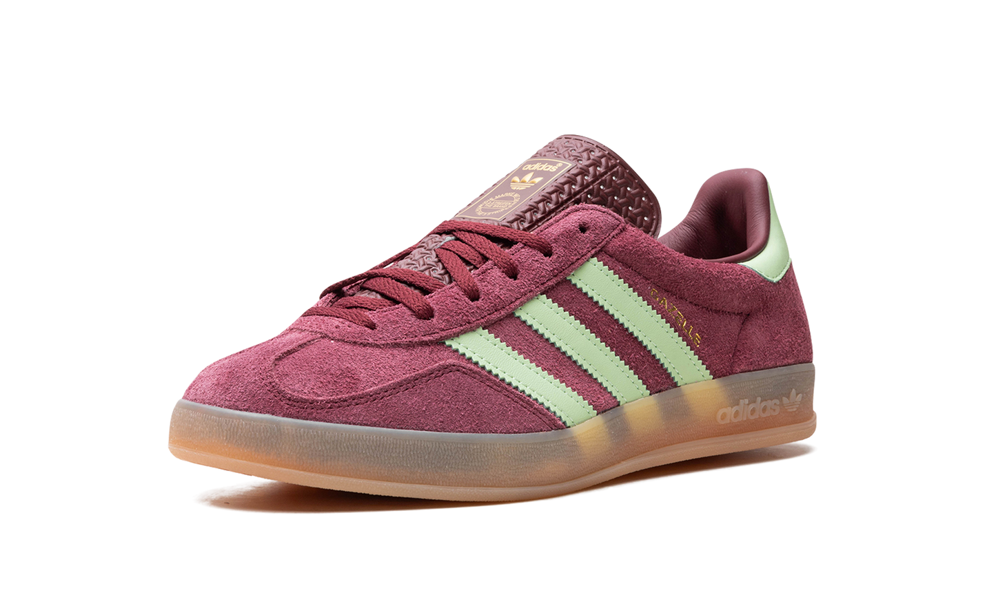 Gazelle Indoor "Shadow Red Semi Spark Green"