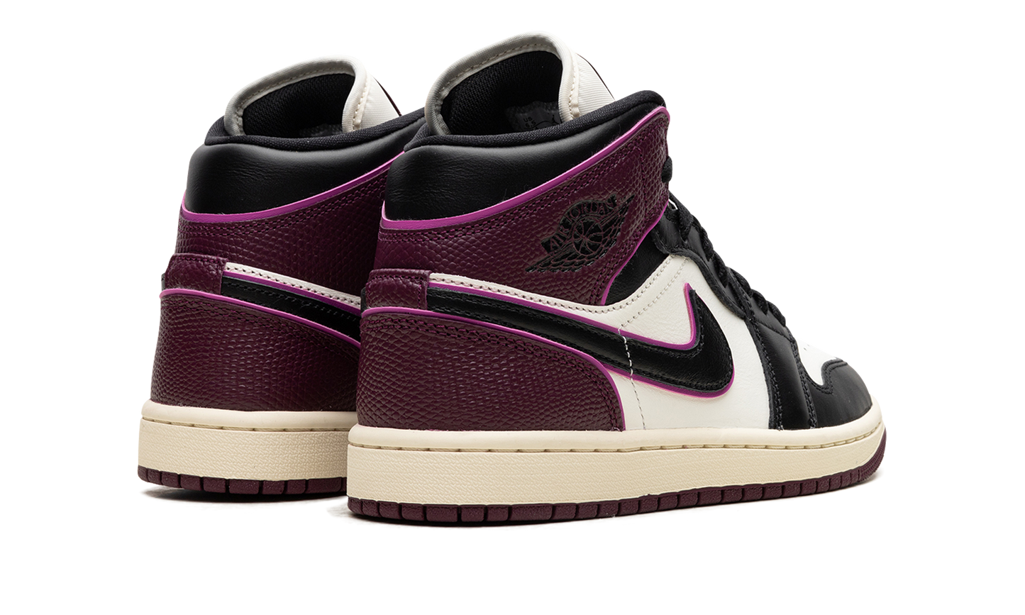 Air Jordan 1 "Bordeaux" FQ7818 101