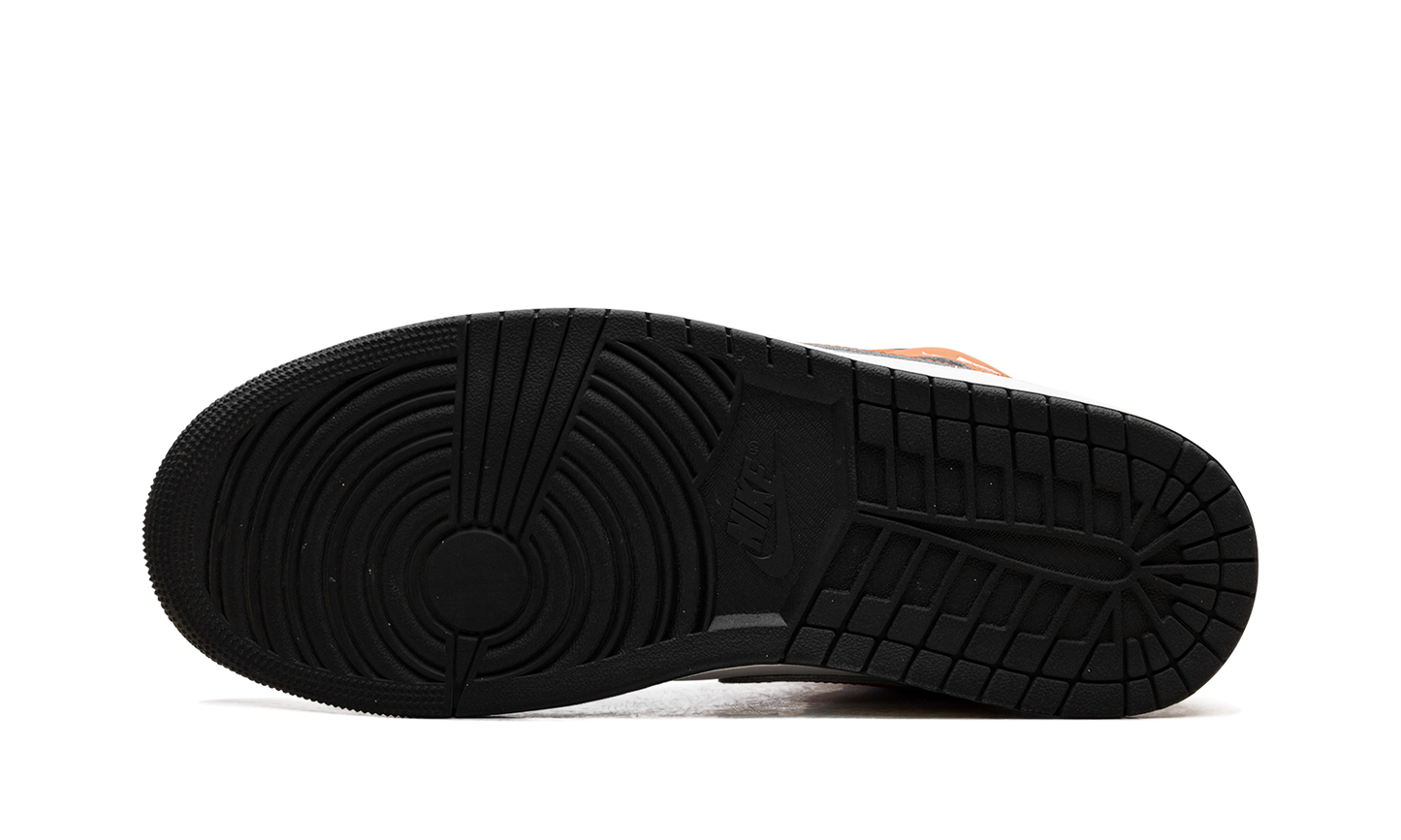 Air Jordan 1 Mid "Black Toe Starfish" DQ8426 801