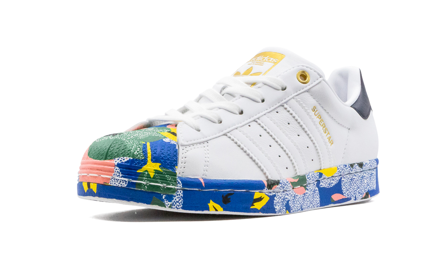 Superstar "Her Studio London"