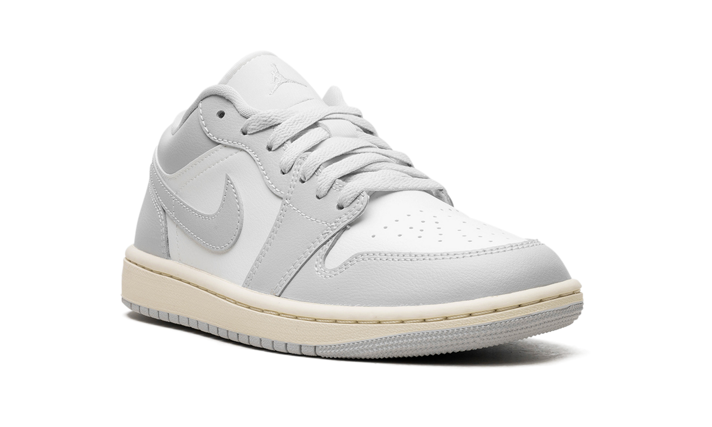 Air Jordan 1 WMNS "Light Grey" DC0774 103