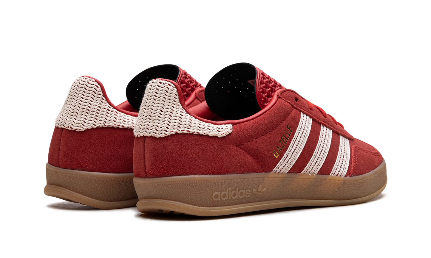 Gazelle Indoor "Scarlet Crochet"