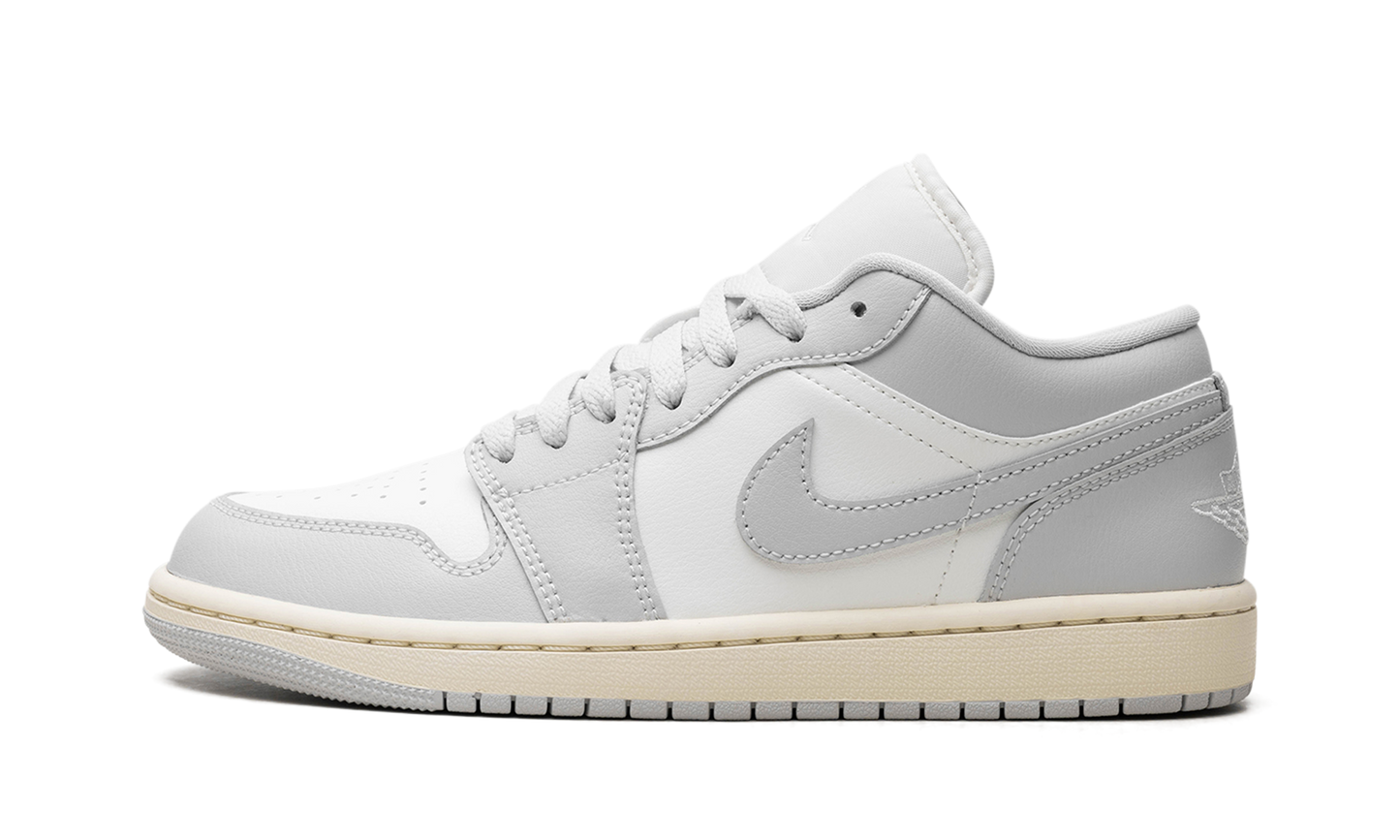 Air Jordan 1 WMNS "Light Grey" DC0774 103
