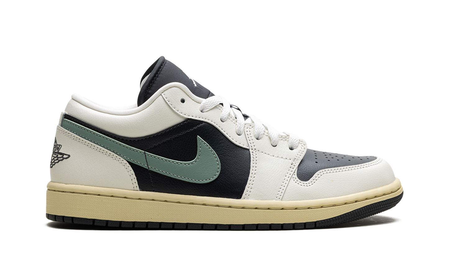 Air Jordan 1 Low WMNS "Jade Smoke" DC0774 001