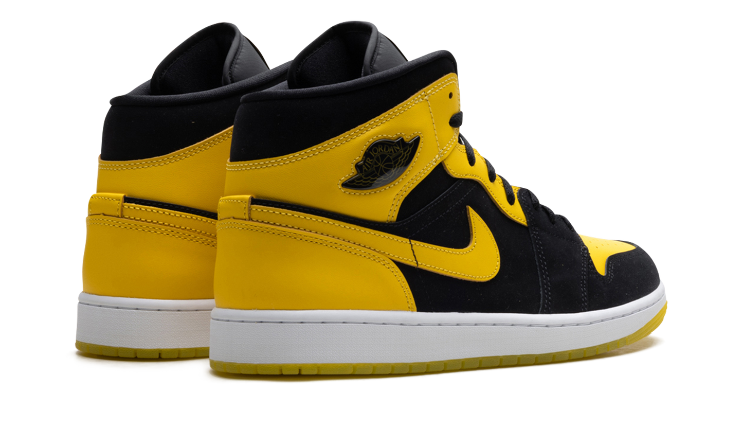 Air Jordan 1 Mid "New Love" HJ6654 071