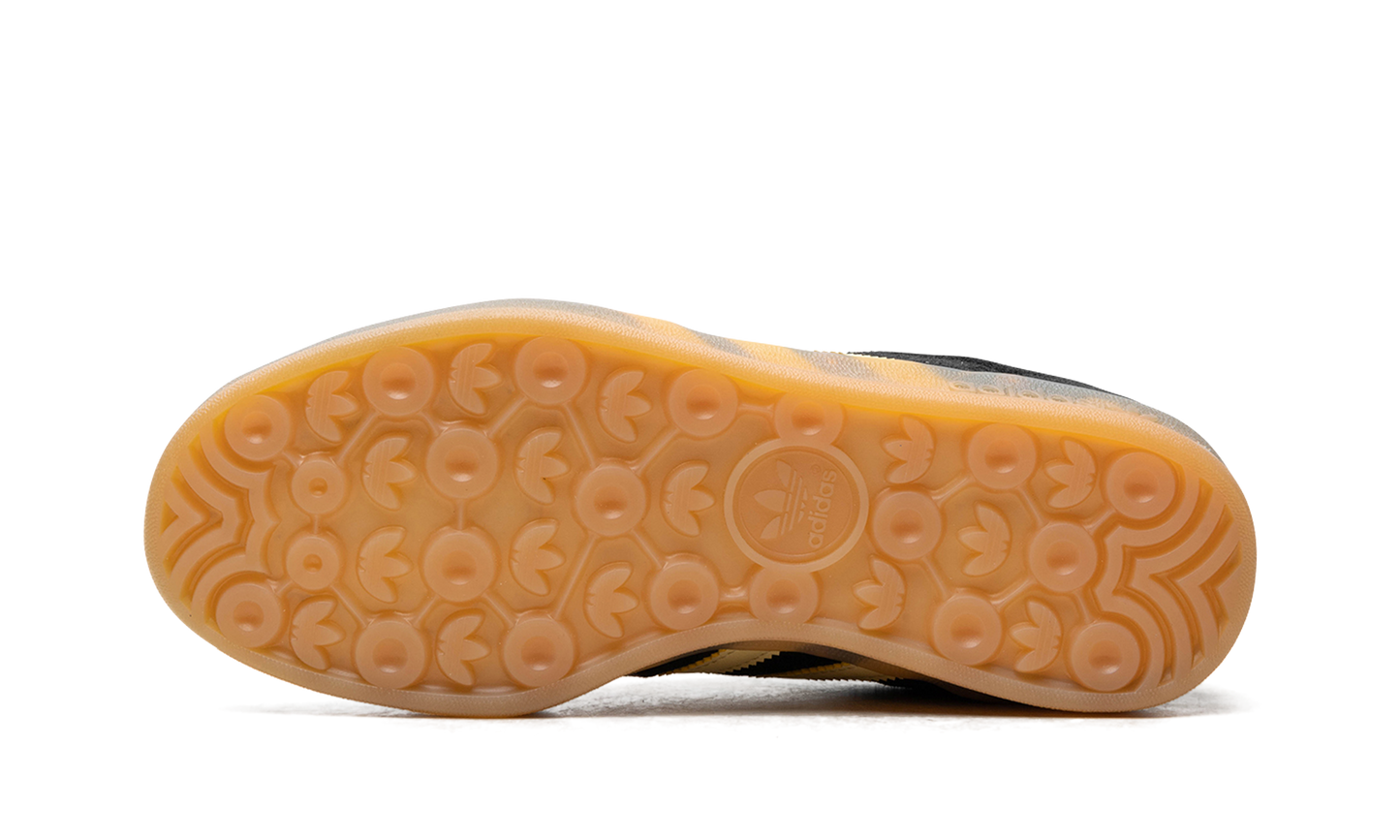 Gazelle Indoor WMNS "Core Black Almost Yellow Floral"