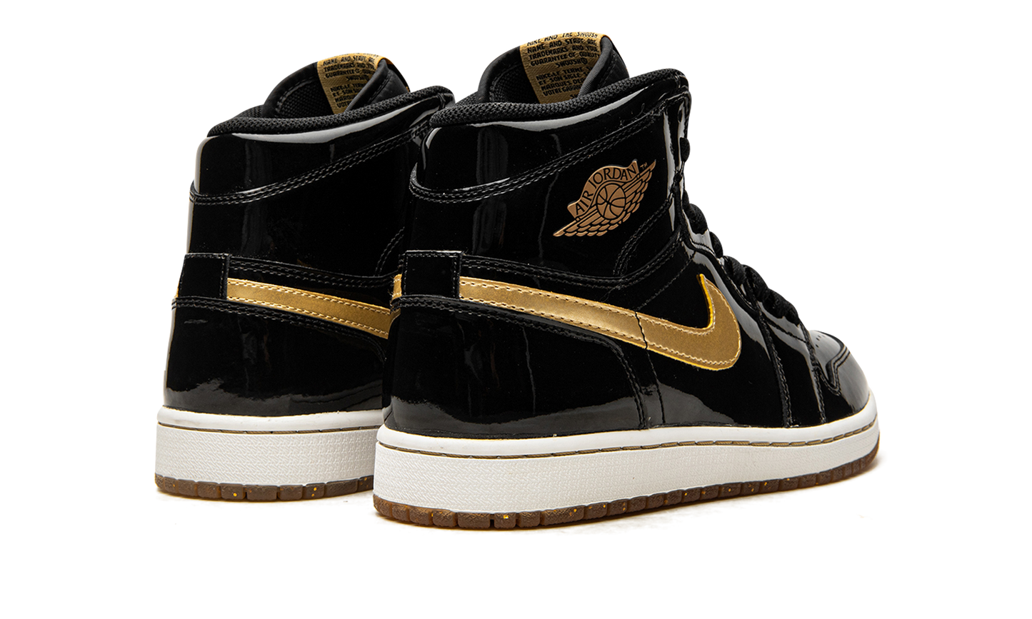 Air Jordan 1 Retro High OG "Black/Metallic Gold"