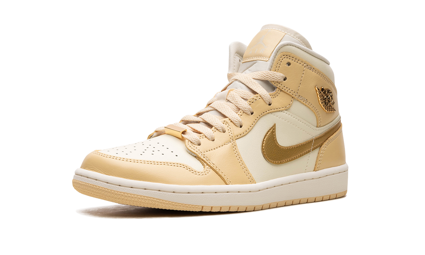 AIR JORDAN 1 MID WMNS "Pale Vanilla" FB9892 200
