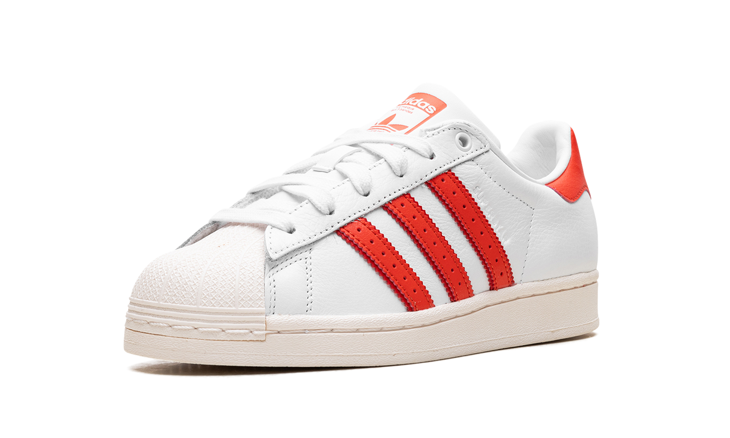Superstar WMNS "Cloud White Bright Red"