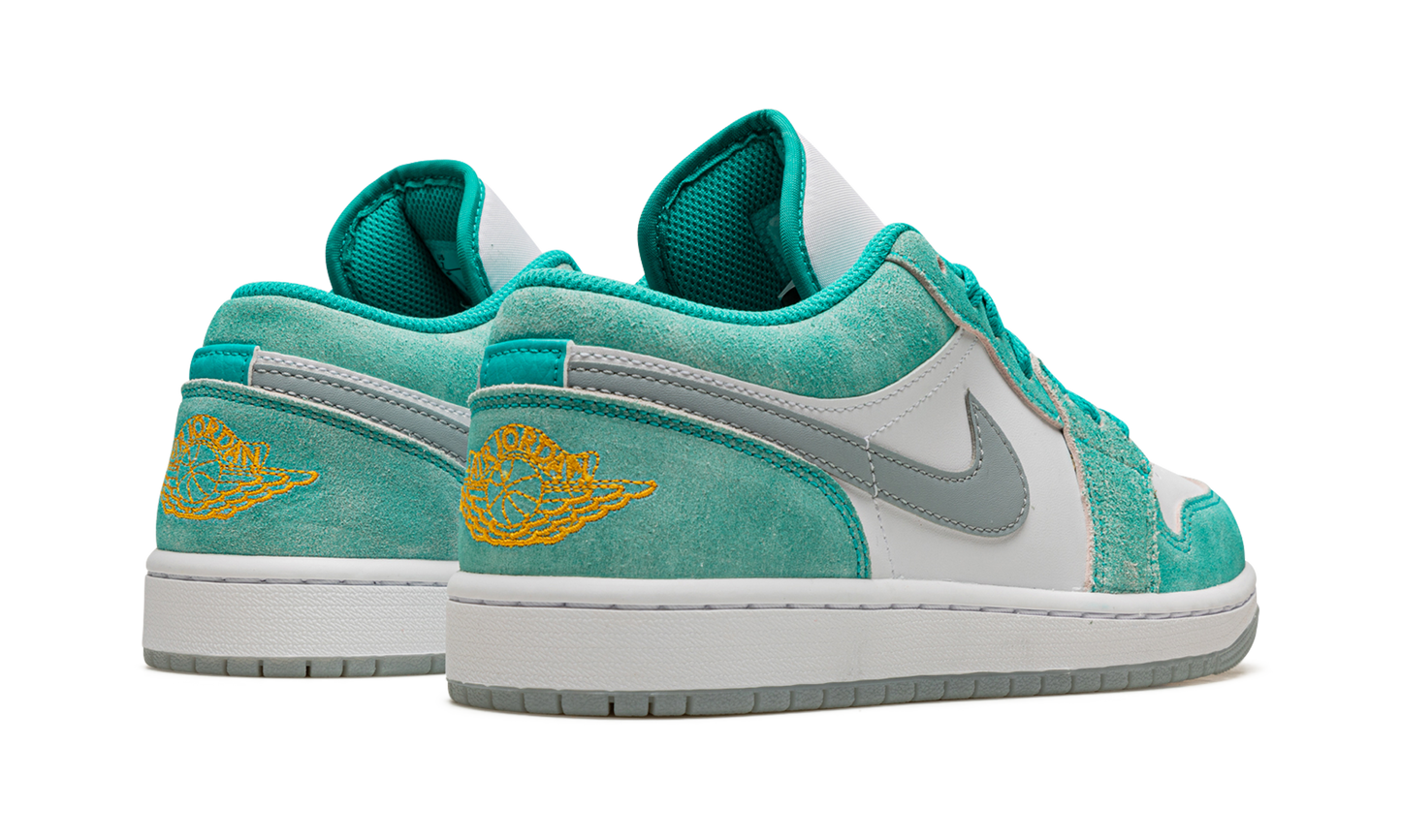 Air Jordan 1 Low SE "New Emerald" DN3705 301