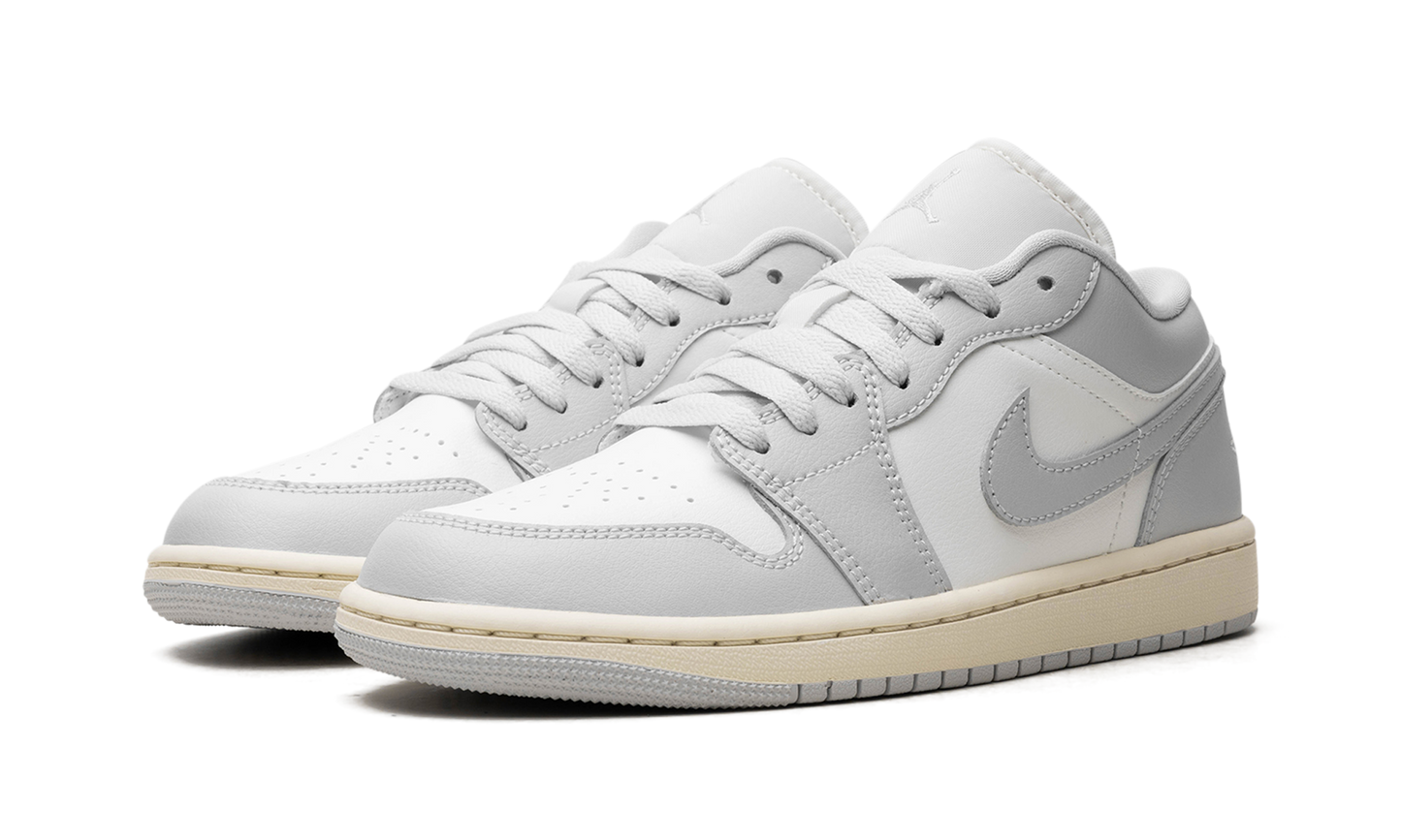 Air Jordan 1 WMNS "Light Grey" DC0774 103