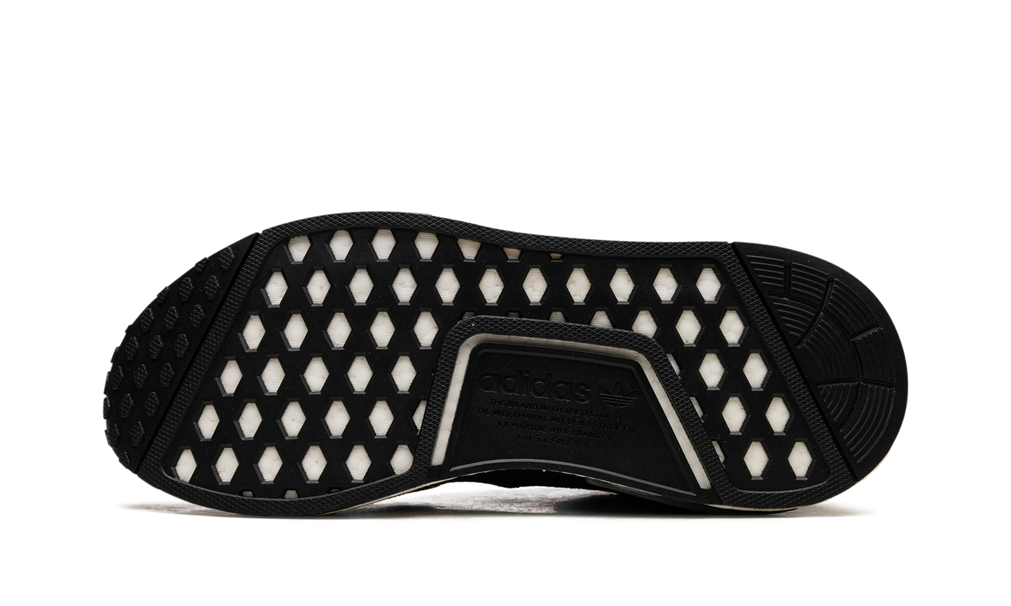 NMD_R1 "Core Black Carbon"