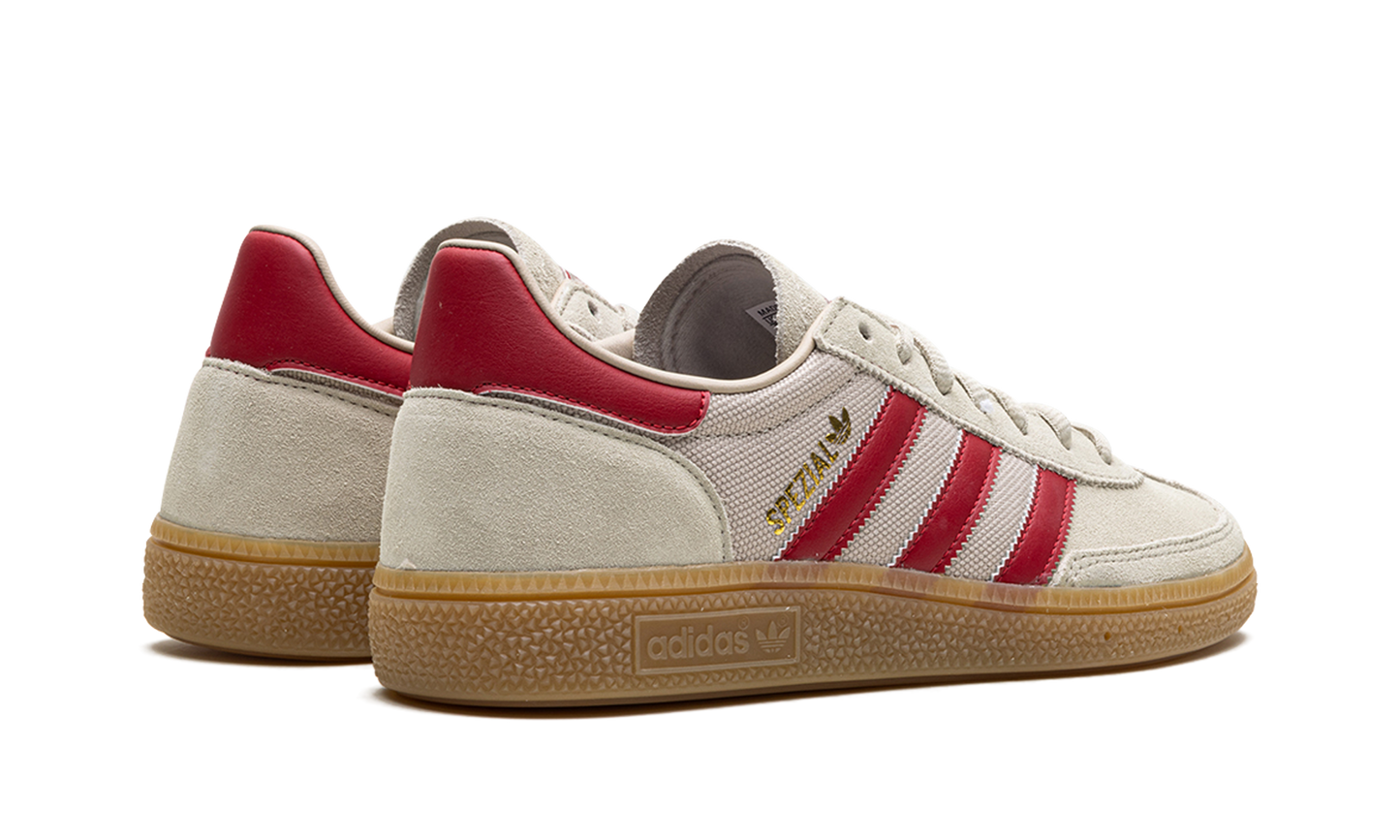 Handball Spezial "Putty Grey Team Victory Red Wonder Beige"