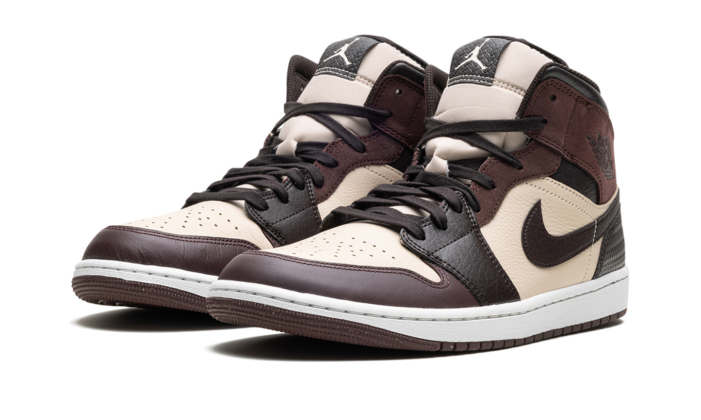 Air Jordan 1 Mid Se "Velvet Brown" FZ4359 200