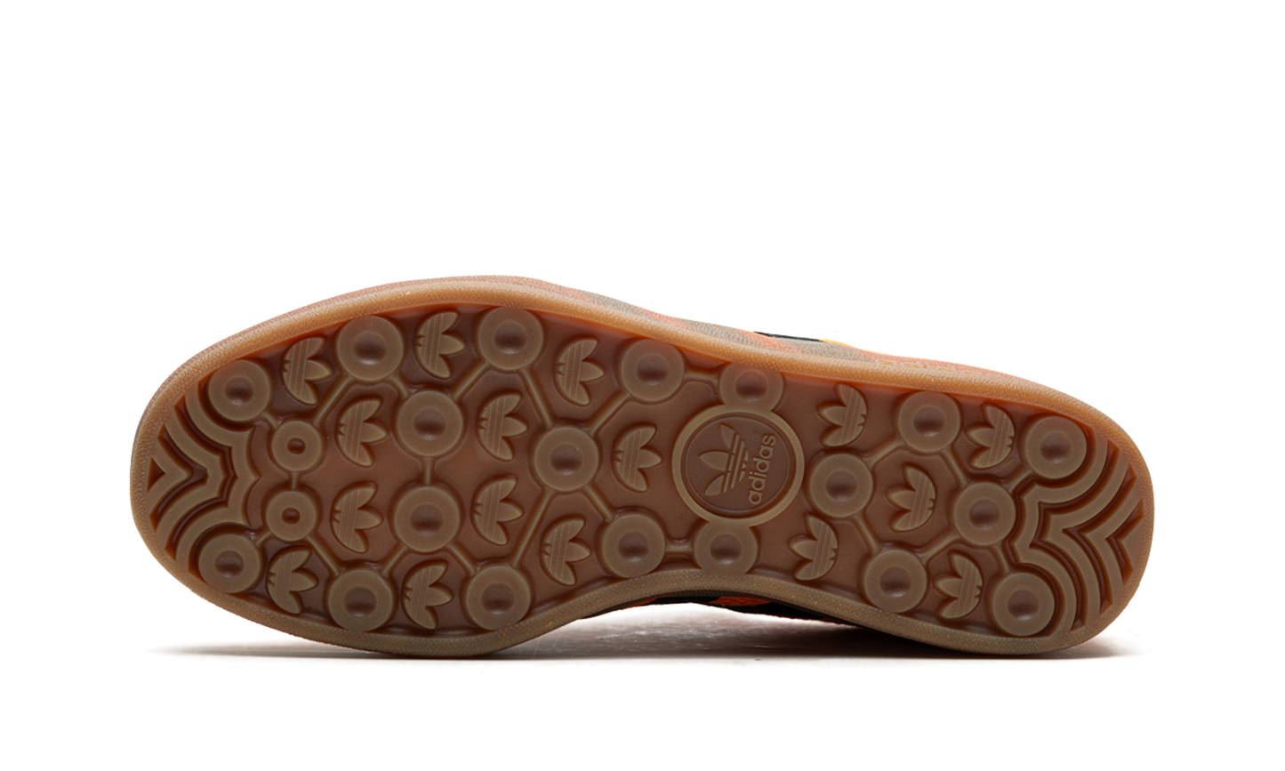 Gazelle Indoor "Orange / Core Black"