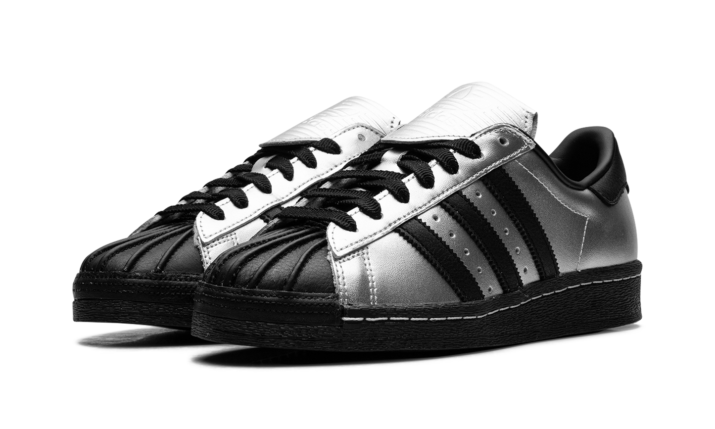 Superstar 82 WMNS "Metallic Silver Black"