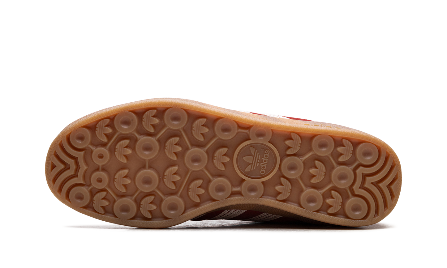 Gazelle Indoor "Scarlet Crochet"