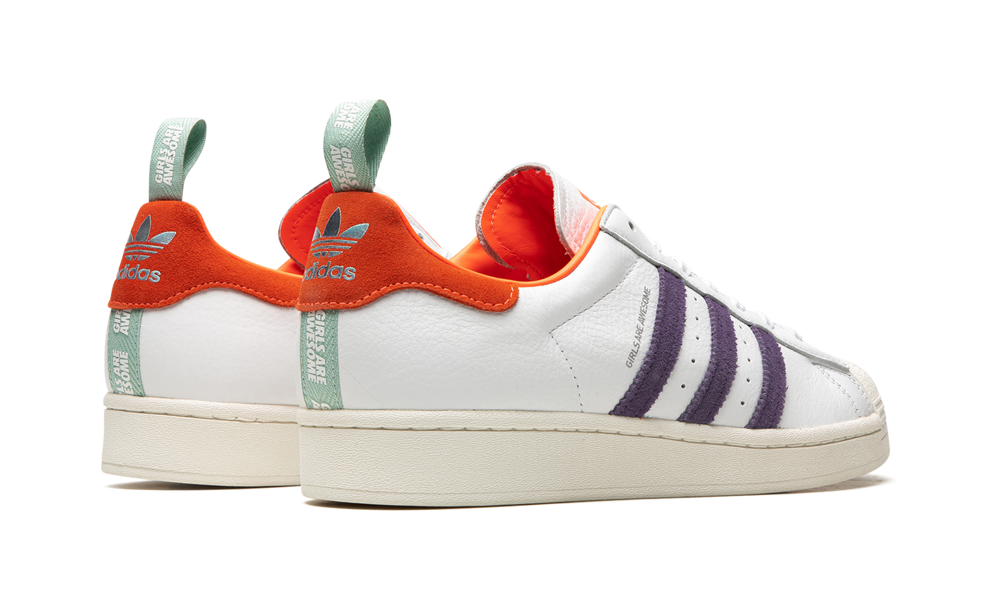 Superstar "Girls Are Awesome"