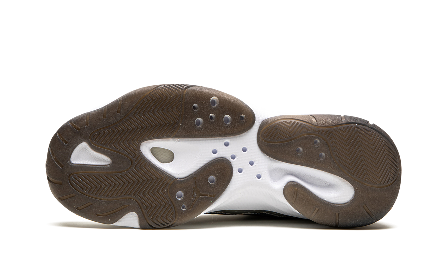 AIR JORDAN 11 CMFT LO WMNS DV2629 001