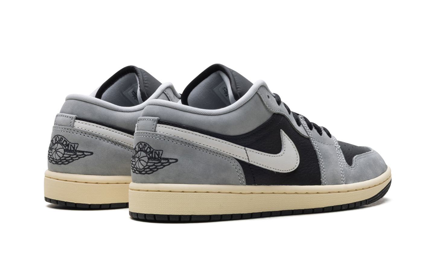Air Jordan 1 Low SE "Light Smoke Grey" HQ2010 012