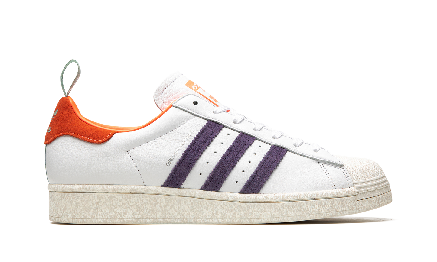 Superstar "Girls Are Awesome"