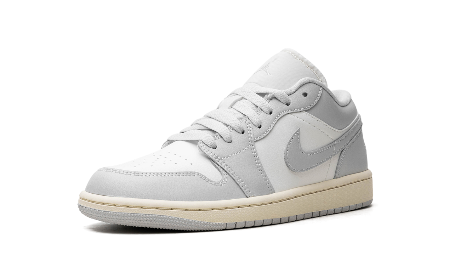 Air Jordan 1 WMNS "Light Grey" DC0774 103