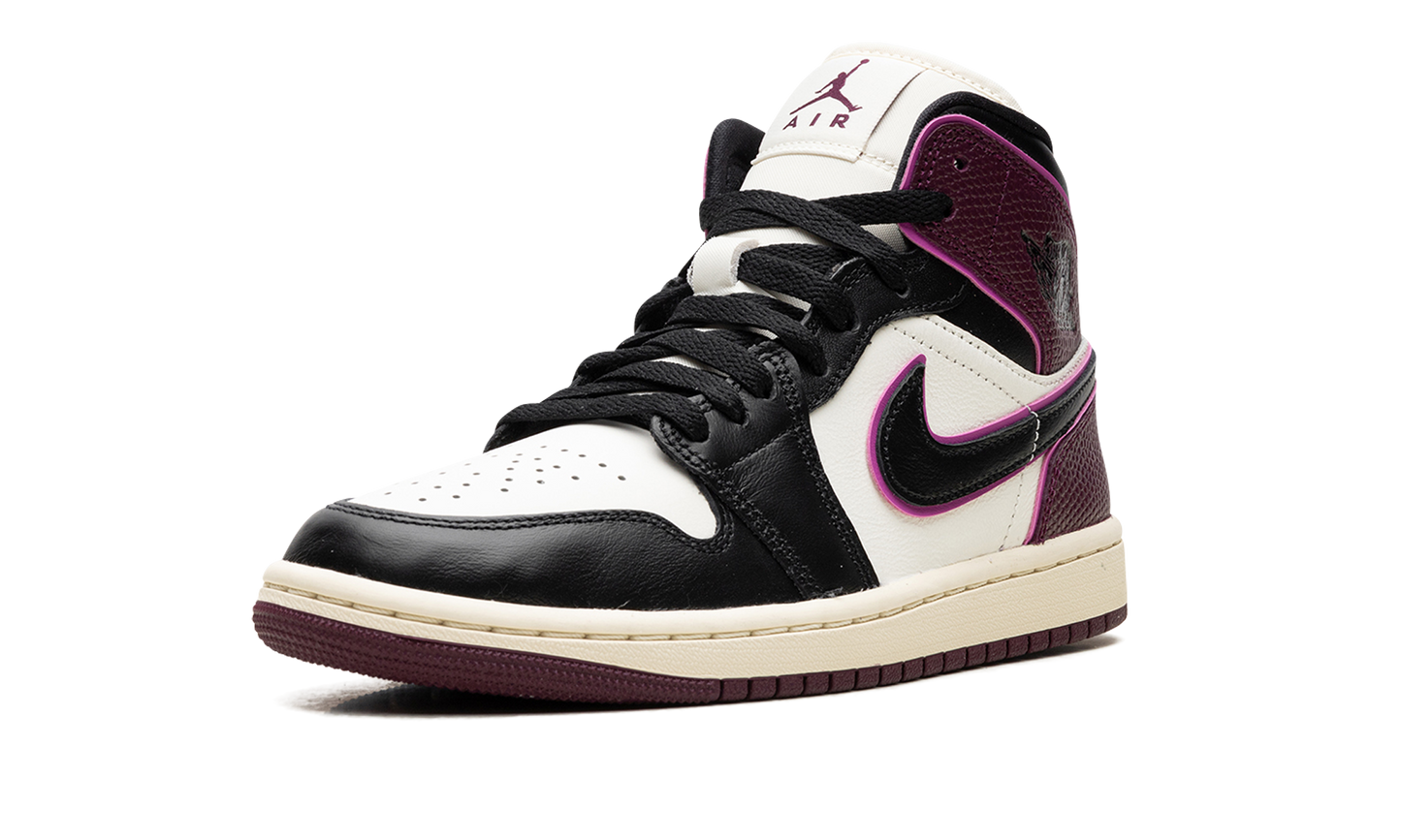 Air Jordan 1 "Bordeaux" FQ7818 101