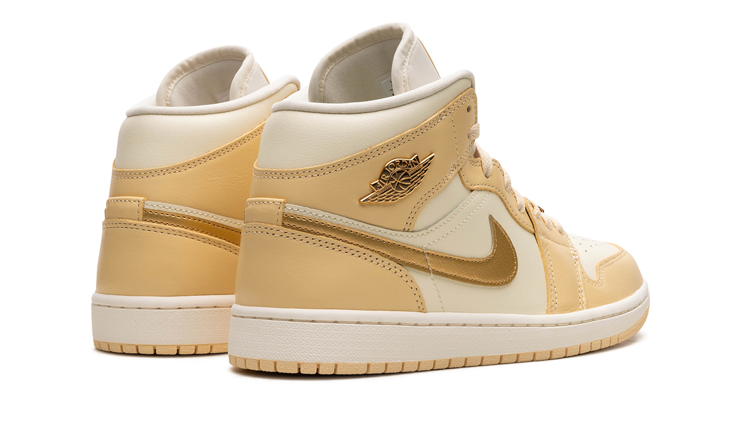 AIR JORDAN 1 MID WMNS "Pale Vanilla" FB9892 200