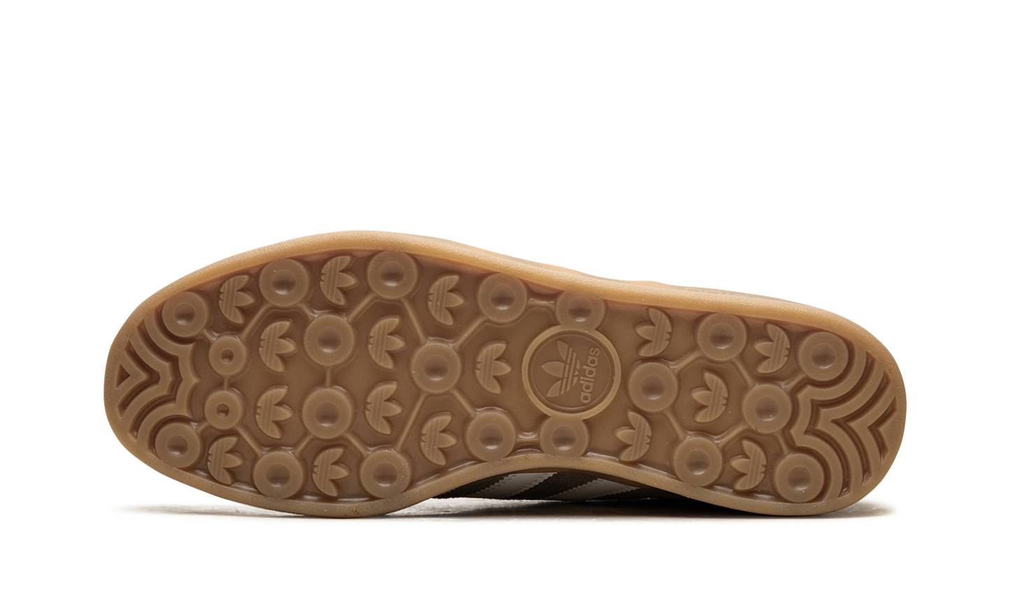 Gazelle Indoor "Earth Strata White Gold Metallic"